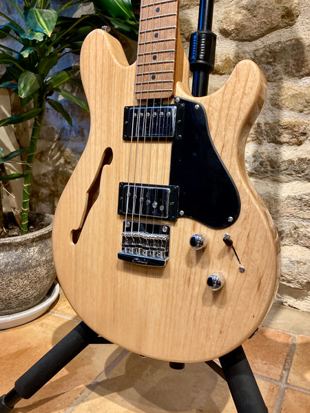 ギター MusicMan  Valentine Chambered guitar Sterling by Music Man's Valentine Chambered guitar - demo - YouTube