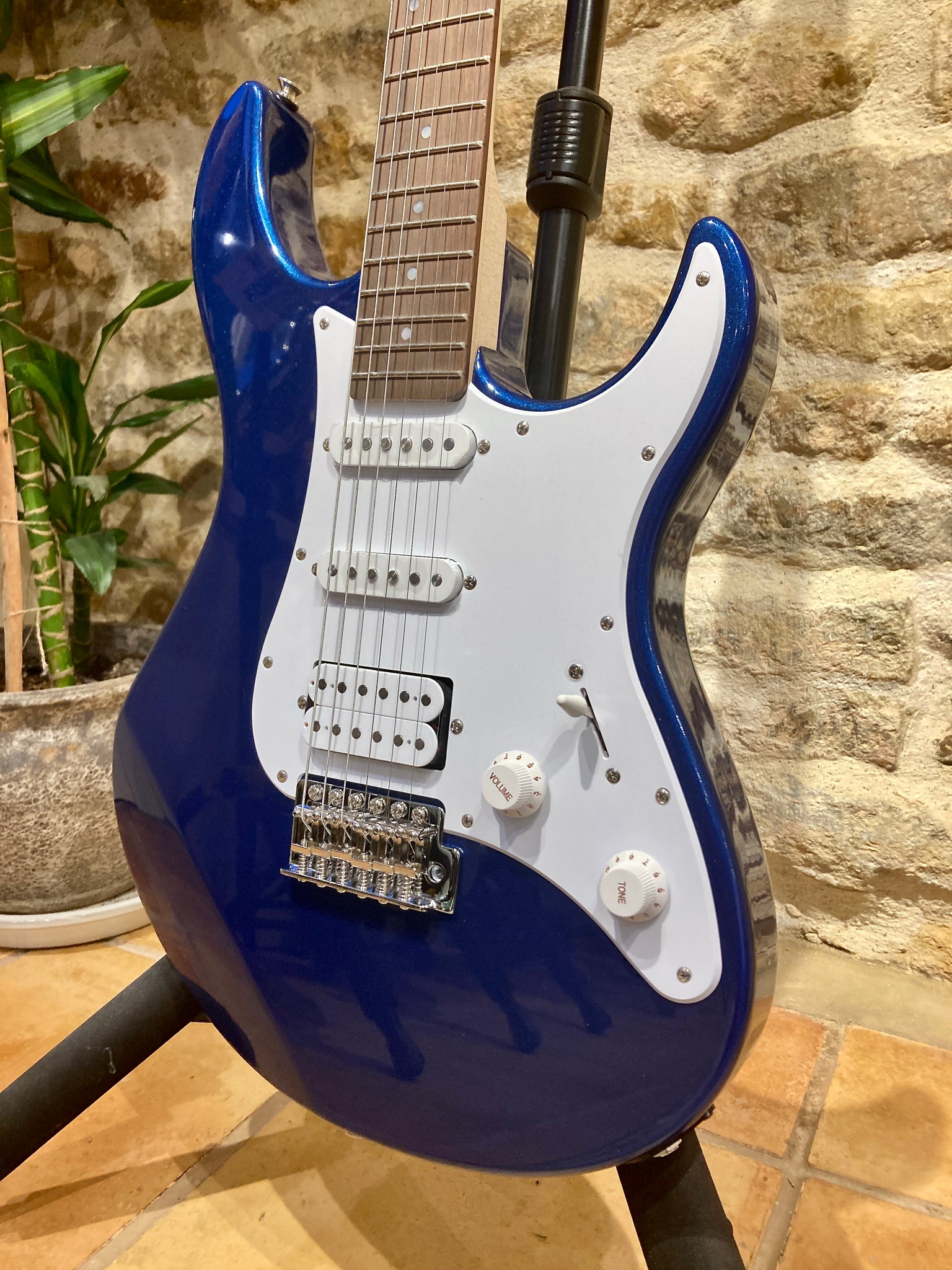 Yamaha Pacifica 012 - Dark Blue Metallic – Moonflower Guitars Ltd